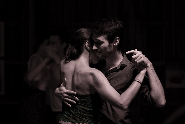 Tango – Schwerkraft und Drehungen